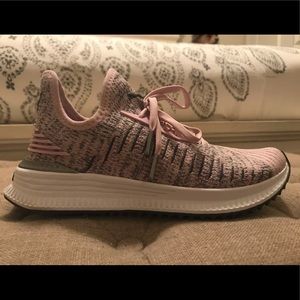 Puma EvoKnit Tennis Shoe